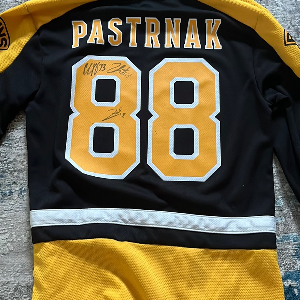 This is a signed David pastranak jersey but it’s signed by other players.